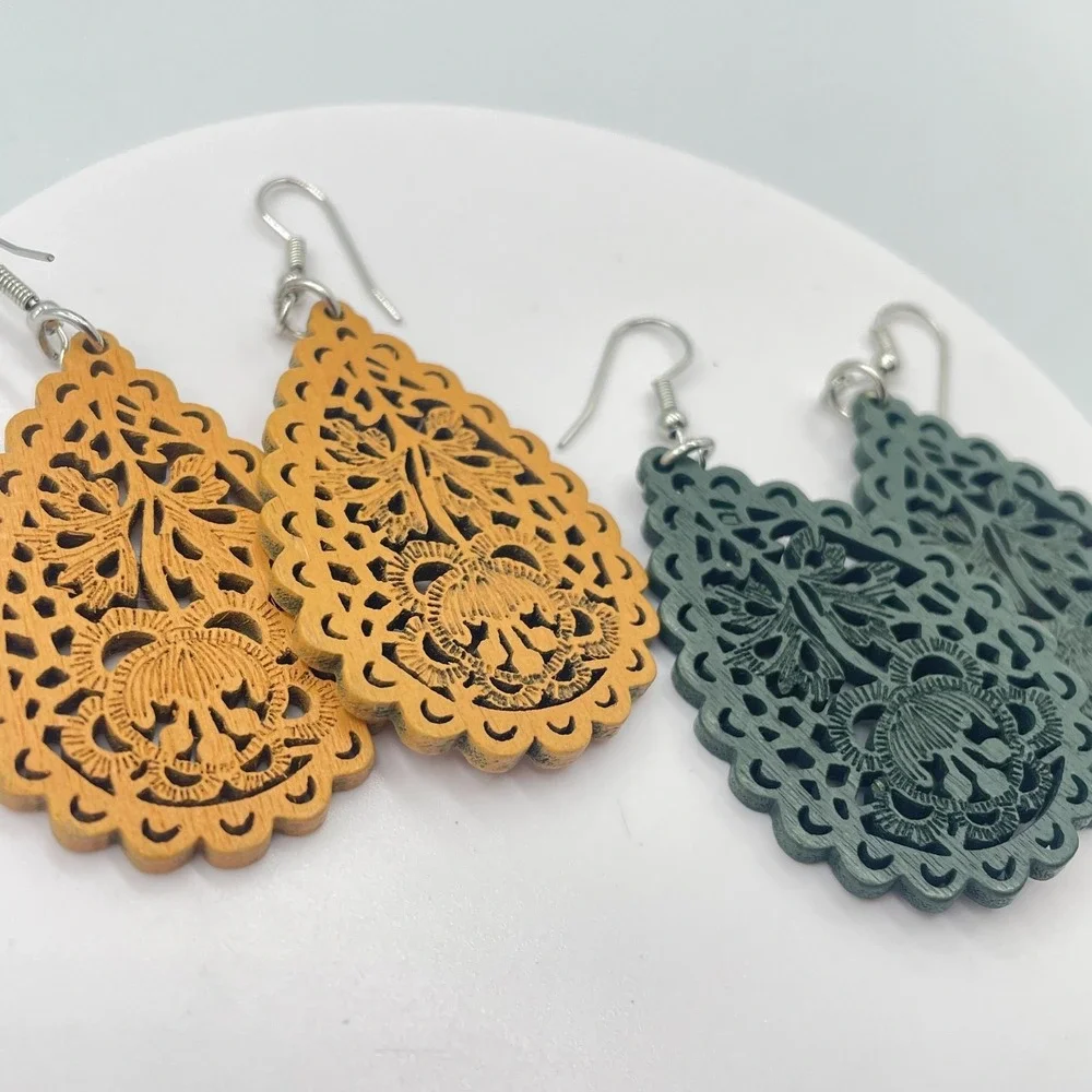 VTG Boho Retro Wooden Filigree Teardrop Earrings Set Mustard Yellow & Sage Green
